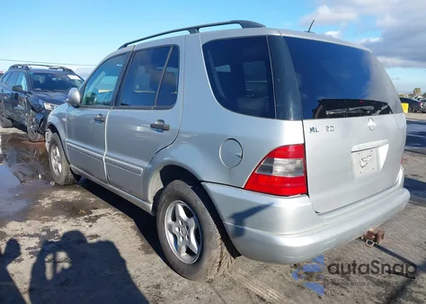 2001 Mercedes-Benz Ml 320 z USA, uszkodzony, nr VIN 4JGAB54E31A241155
